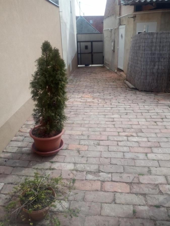 Start Apartmanok Pécs Exterior photo