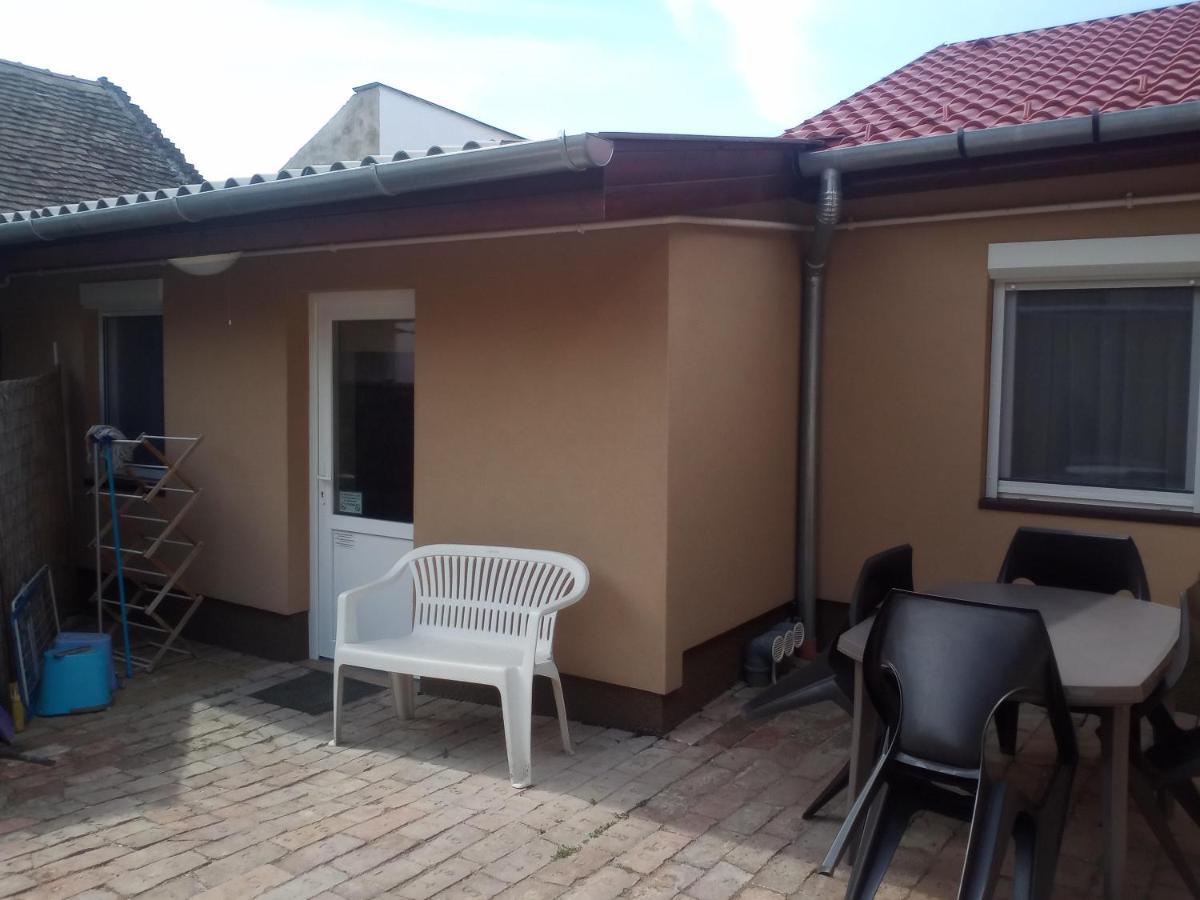 Start Apartmanok Pécs Exterior photo