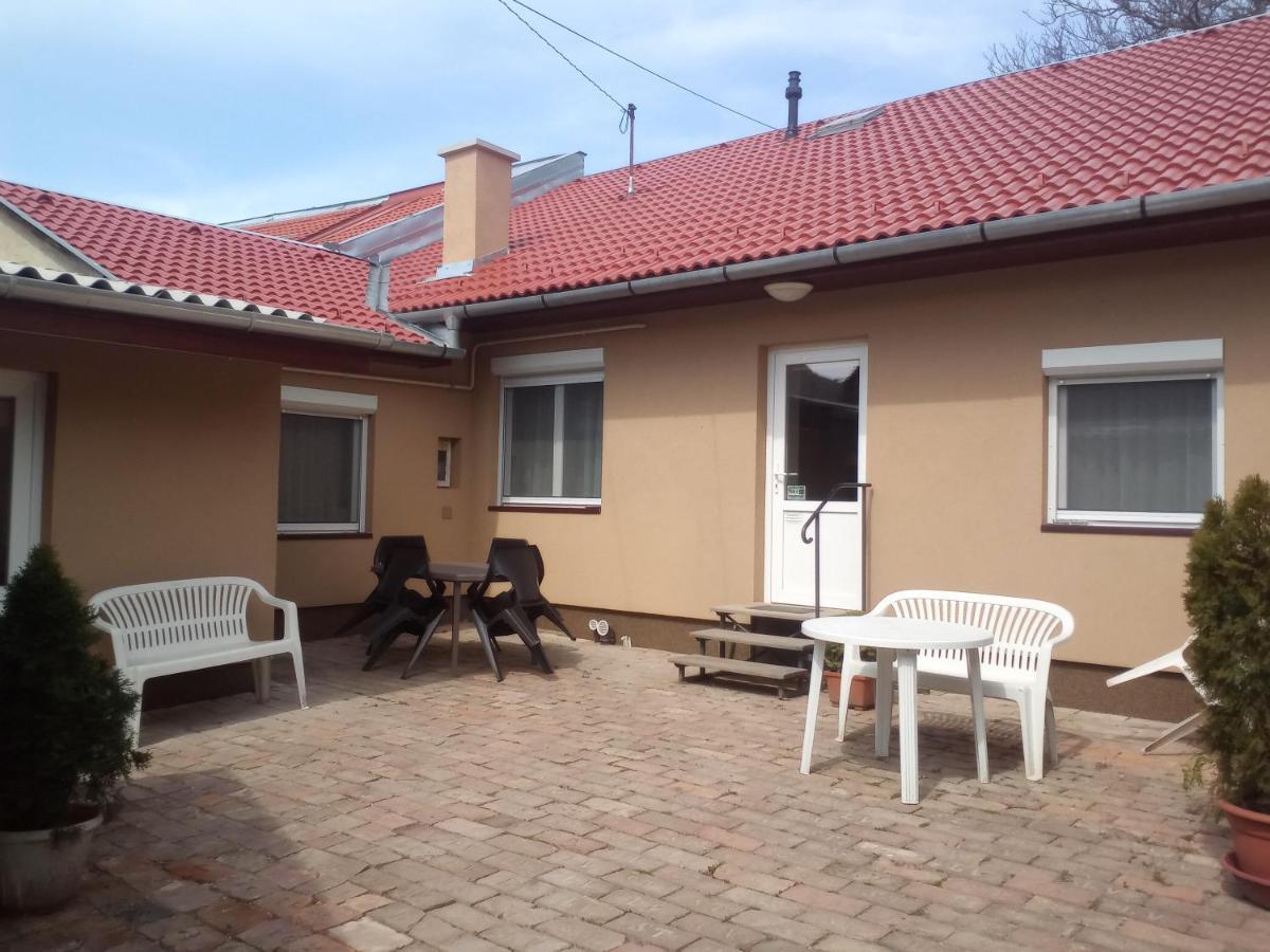 Start Apartmanok Pécs Exterior photo