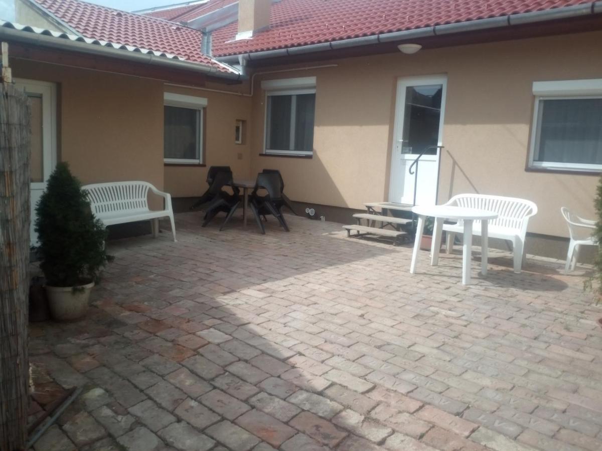 Start Apartmanok Pécs Exterior photo