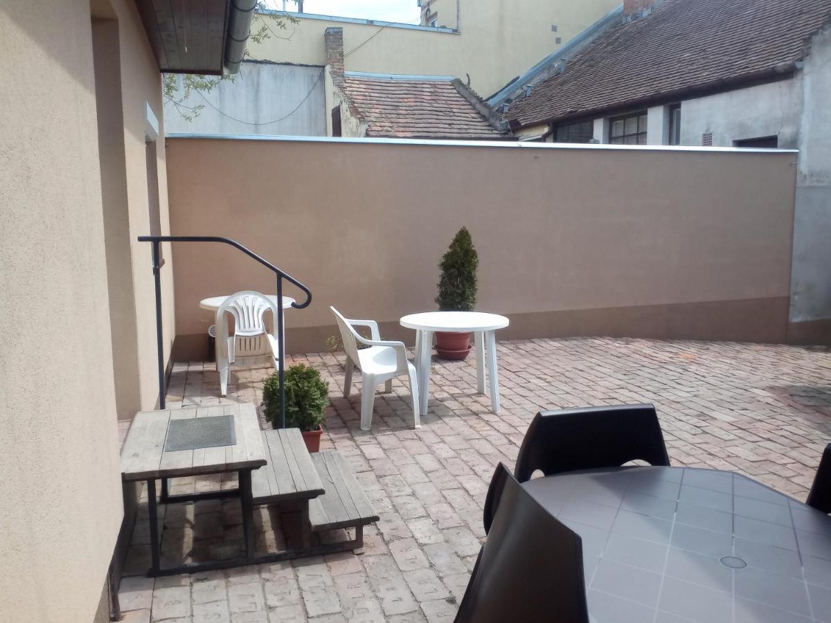 Start Apartmanok Pécs Exterior photo