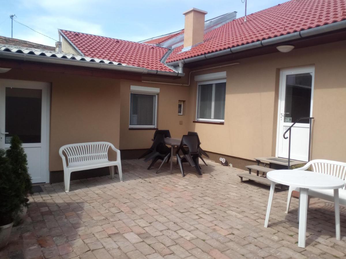 Start Apartmanok Pécs Exterior photo