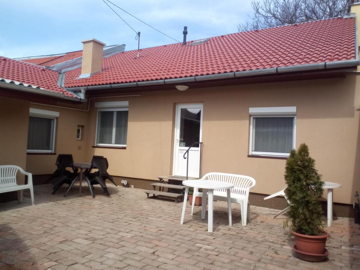 Start Apartmanok Pécs Exterior photo