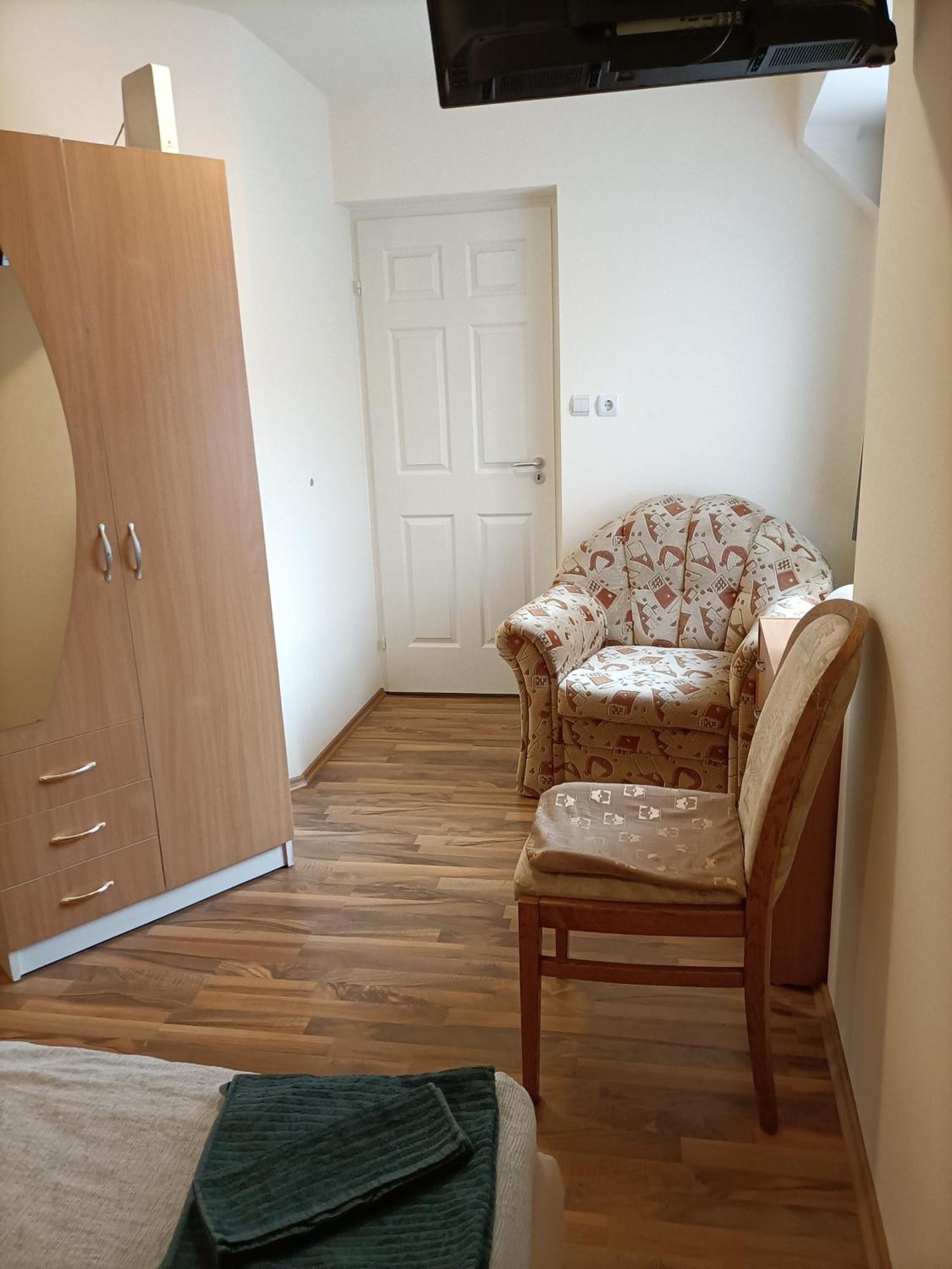 Start Apartmanok Pécs Exterior photo